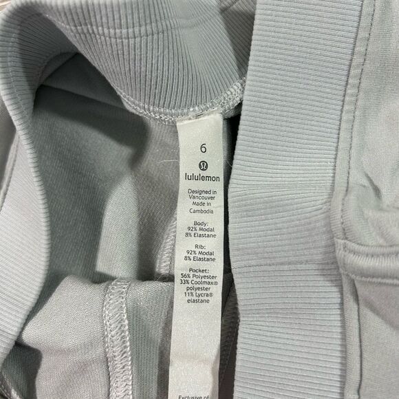 Women’s Lululemon Every Moment Pant Capri gray size 6 EUC W5BAMS 26” inseam - Picture 5 of 6